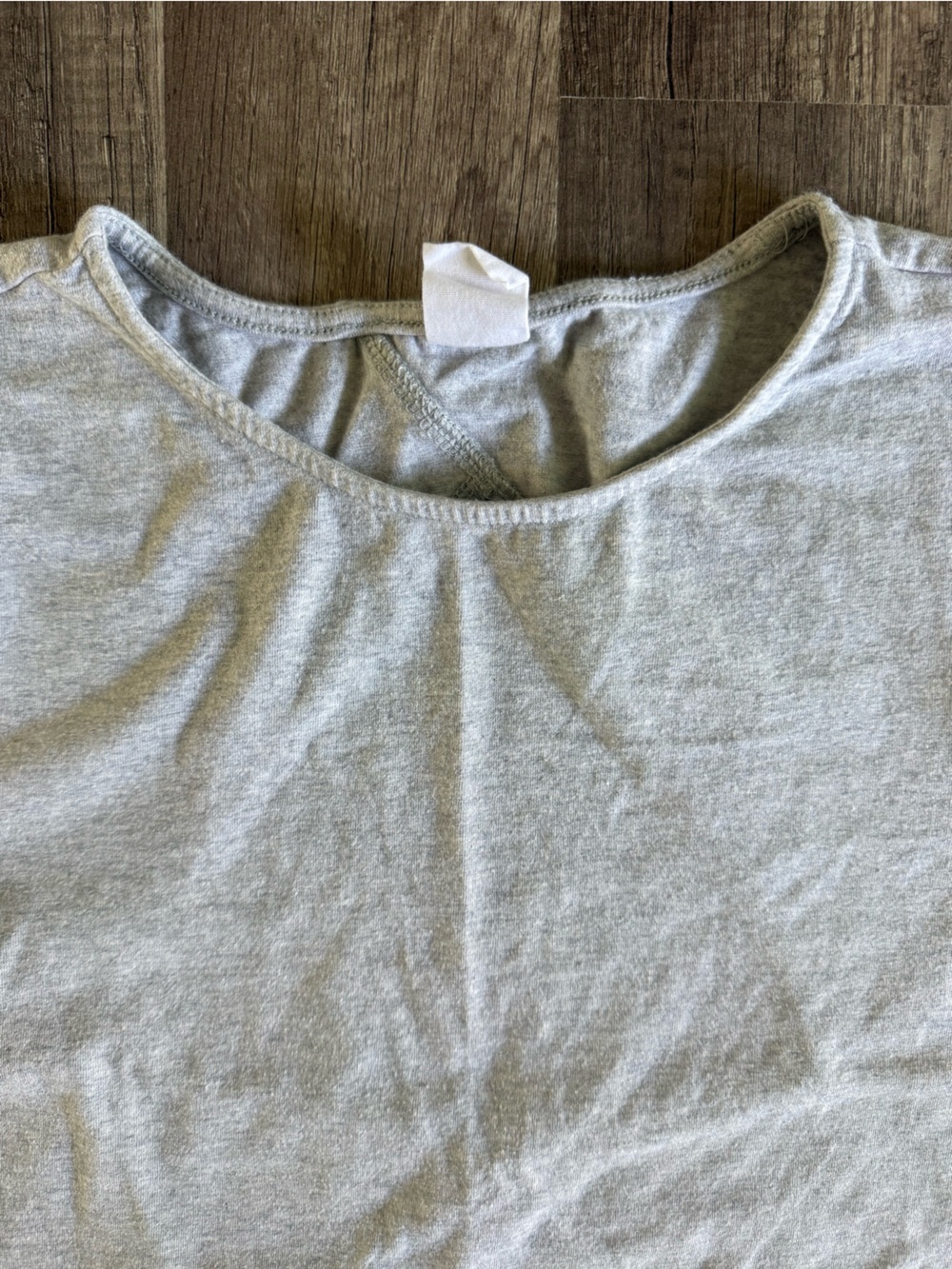 Melrose & Market Top Gray Short Sleeve Top Cut Out Back Size Large - Picture 4 of 8